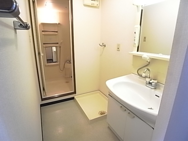 室内に洗濯機も置けます。