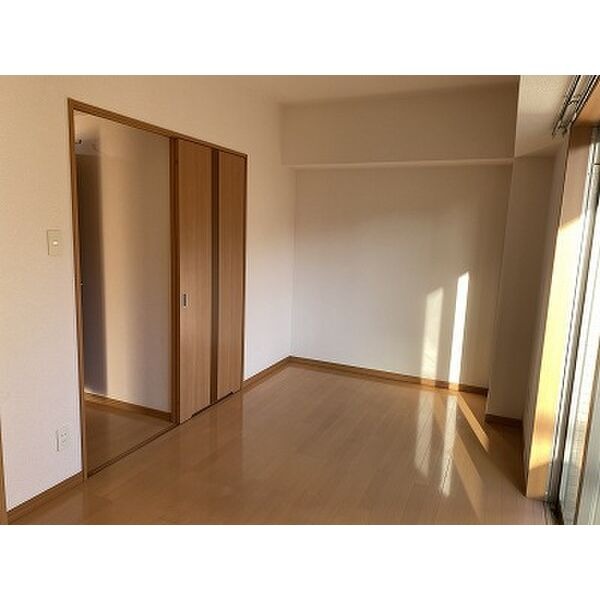 こちらは寝室にいかがでしょうか