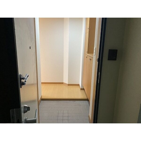 明るい玄関でお出迎え