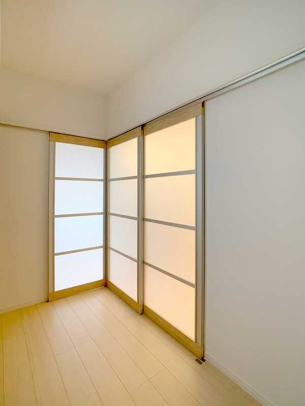 こちらは寝室にピッタリの洋室です