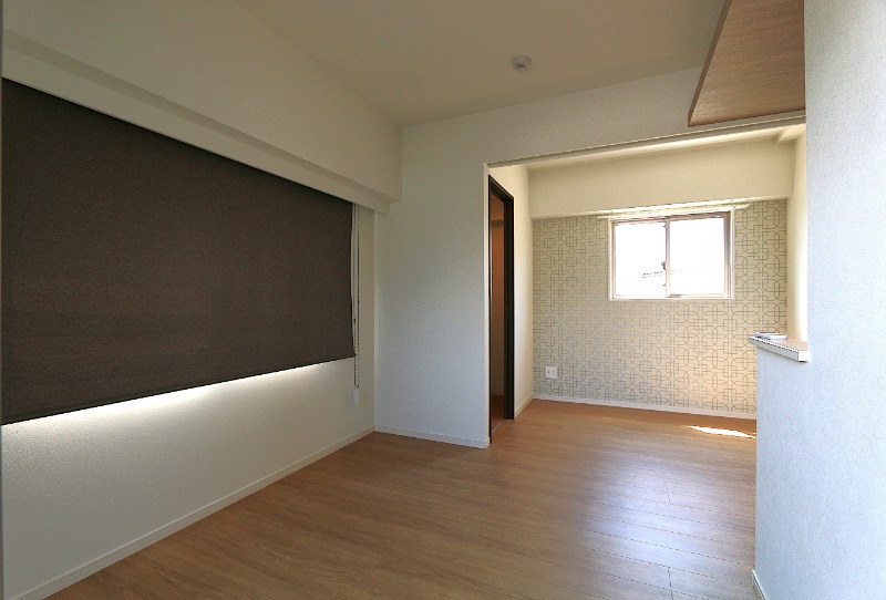 こちらは寝室にピッタリの洋室です