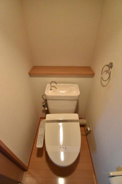 温水便座付きです。