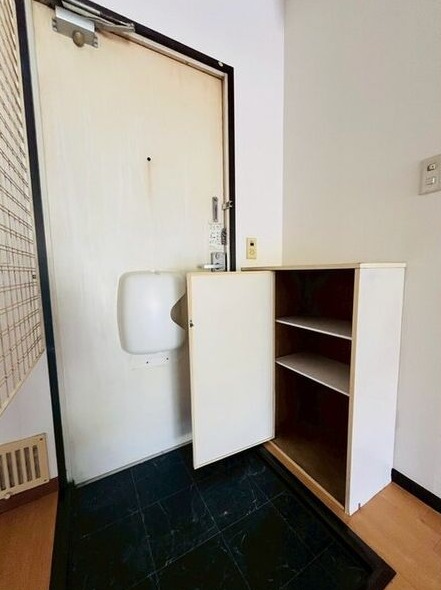 玄関はこちらです。