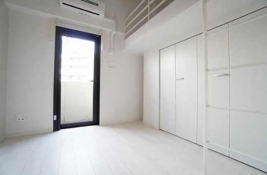 白基調の綺麗なリビングです