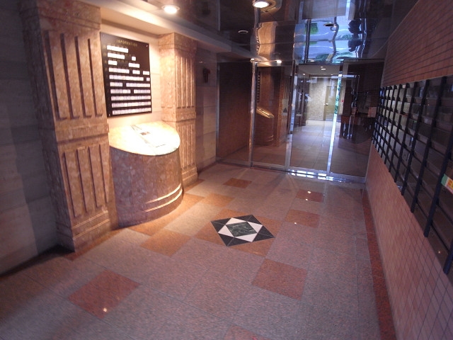 エントランスもきれいにされています