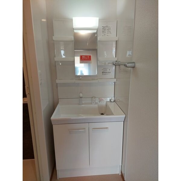 独立洗面台完備。