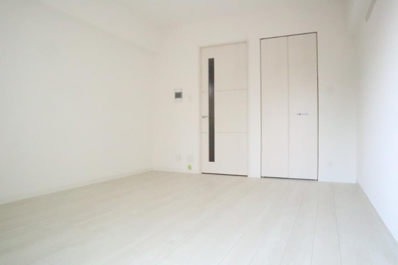 白基調の明るいお部屋です。