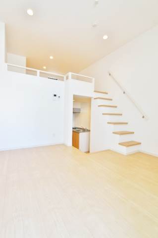 天井高で開放感のある生活空間です