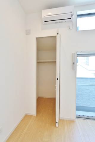 奥行あるクローゼットです