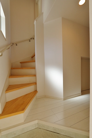 居室に続く階段はゆるやかなのです