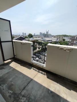 天気のいい日はこちらで洗濯物を干せます