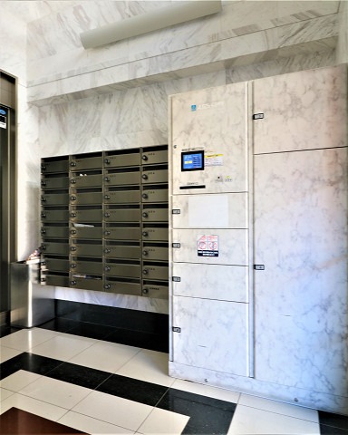 嬉しい宅配ボックス付きです。