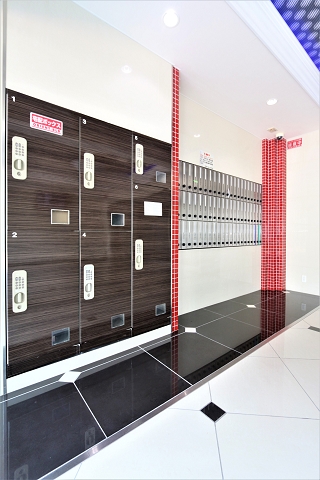 外出が多い方も安心の宅配ボックス付き