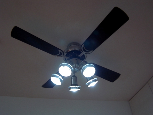 オシャレなシーリングファン付き
