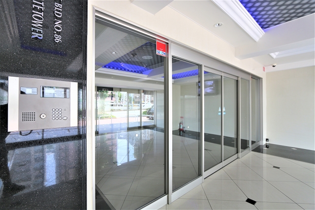 オートロックの入り口で安心ですね