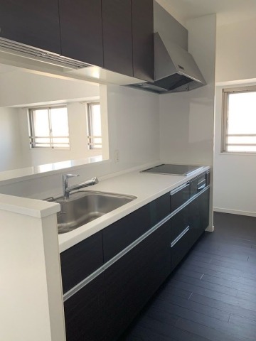 ３口コンロのシステムキッチンです