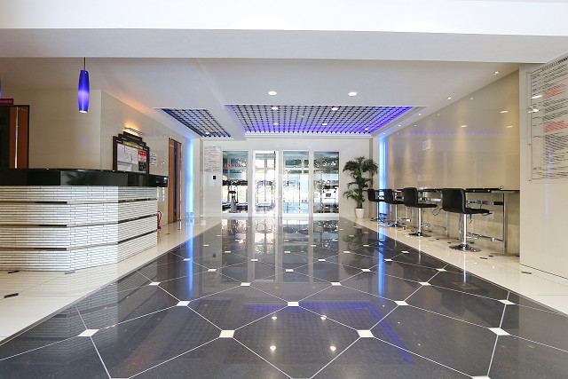 広くてオシャレなエントランスです