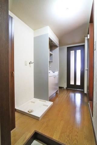 明るい玄関でお出迎え