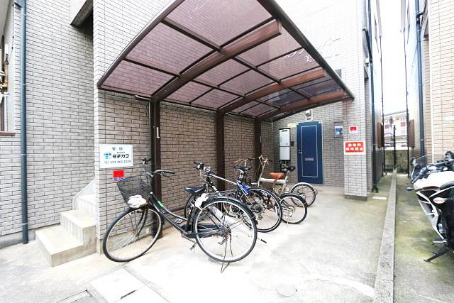 屋根付き駐輪スペースです