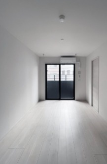 白基調のオシャレなリビングです