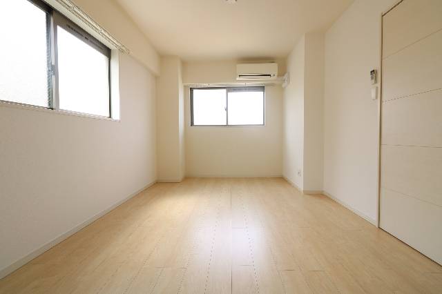 ワイドに使える洋室ですね