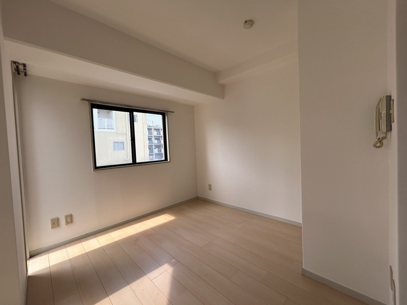 家具の配置に困らないリビングですね