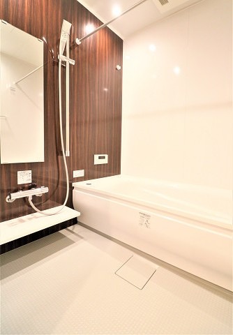 高級感のあるバスルームで疲れを流しましょう