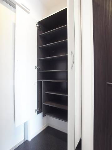 玄関収納もばっちりです。