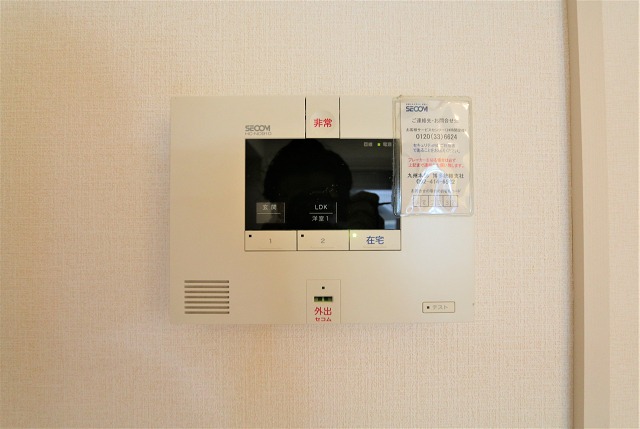 モニター付きインターホンで安心です。