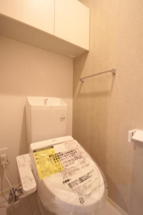 温水洗浄便座完備。