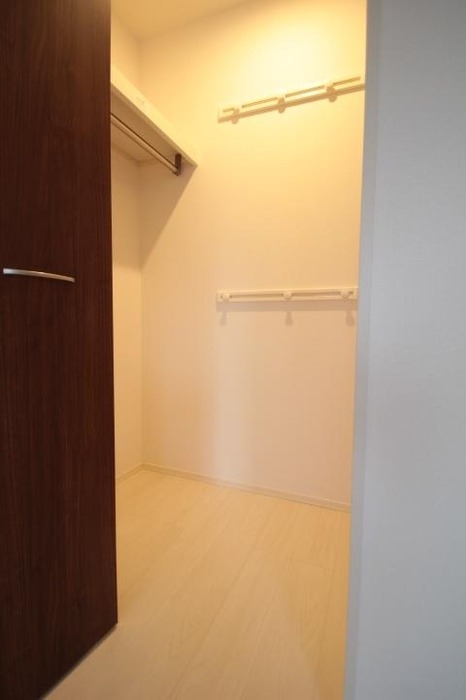 お洋服が多い方でも安心の収納力