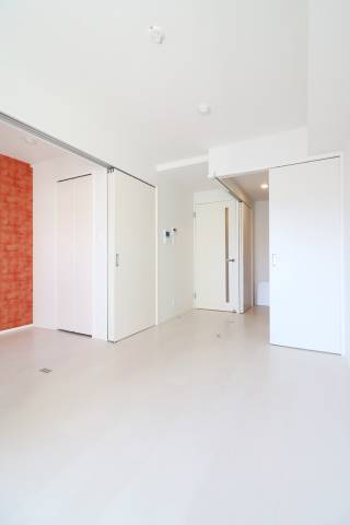 白を基調とした明るいリビングですね