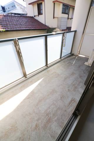 日当たりの良さそうなバルコニーですね