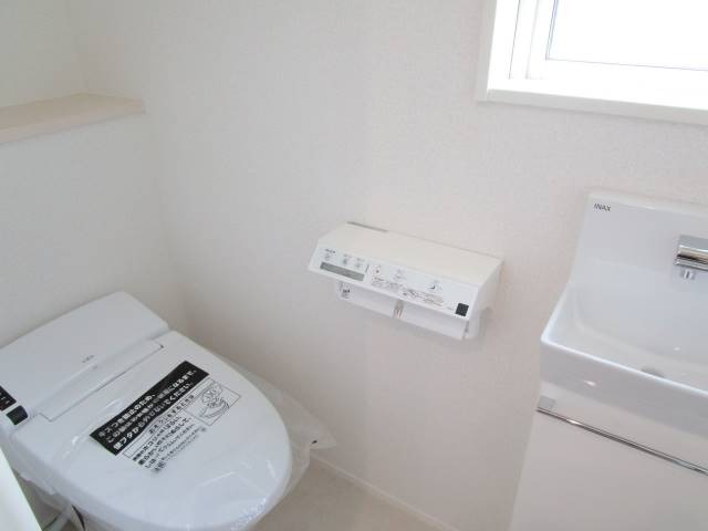 温水便座付きです。
