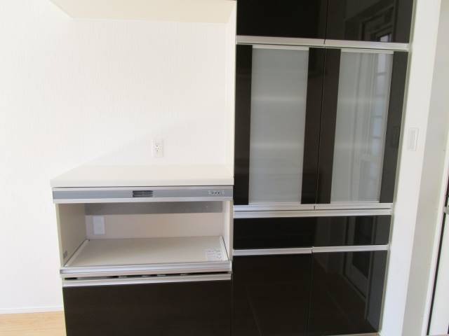 食器棚もございます。