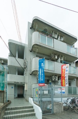 エントランスはこちらです。