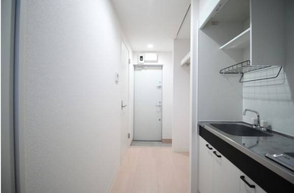 玄関から部屋の中はこのようになっております。