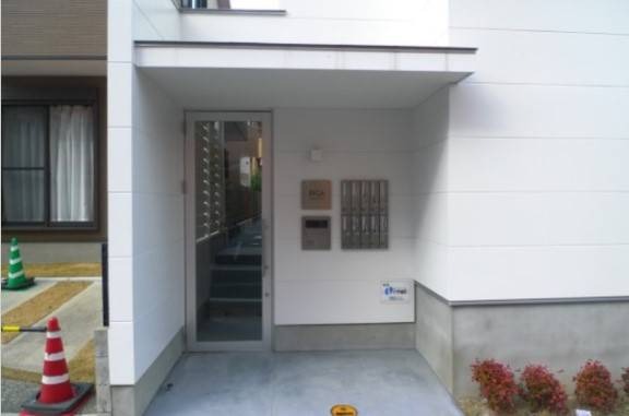 エントランスはこのようになっております。