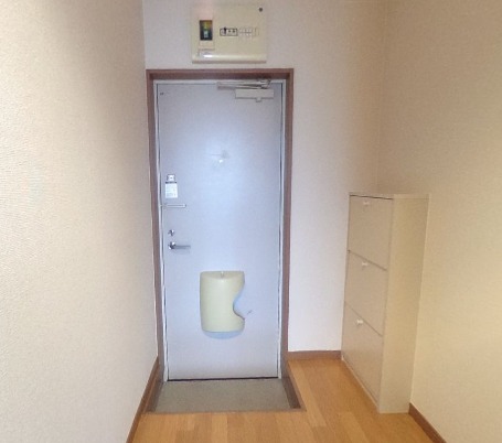 玄関はこちらです。