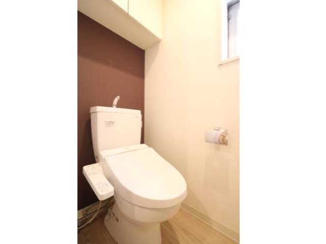 トイレにも収納スペースあります