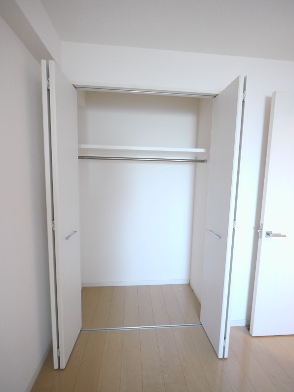 奥行きのあるクローゼットです