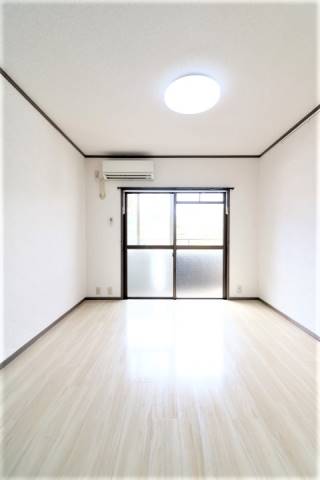 明るいお部屋です