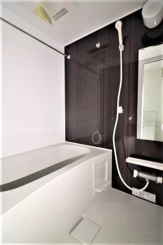 高級感のあるバスルームですね