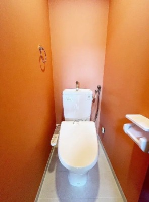 温水便座付きです。