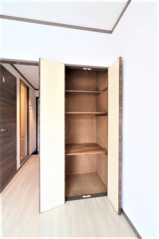 奥行きのある収納です