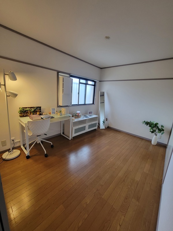 家具の配置に困らないリビングですね