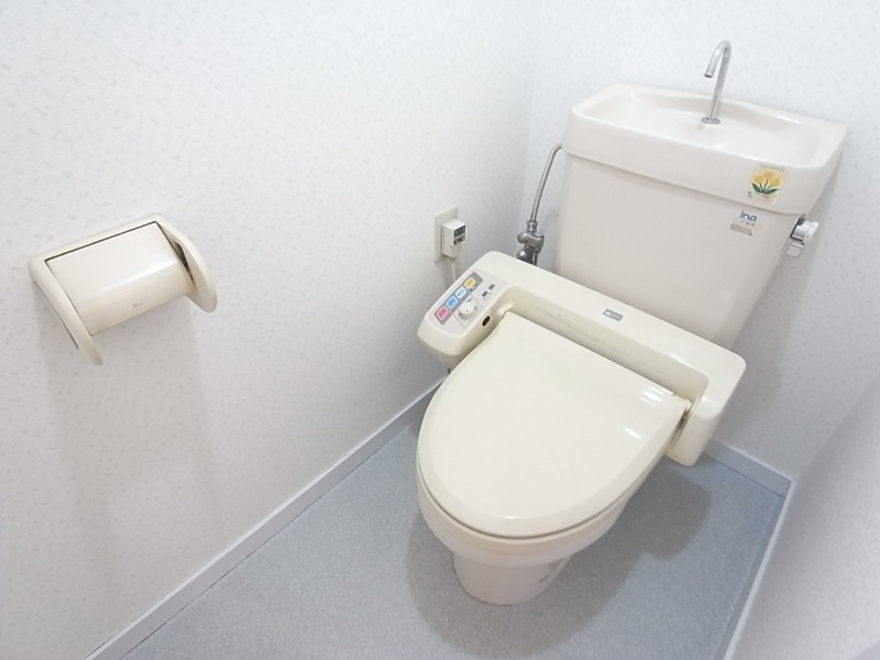 温水便座付きです。