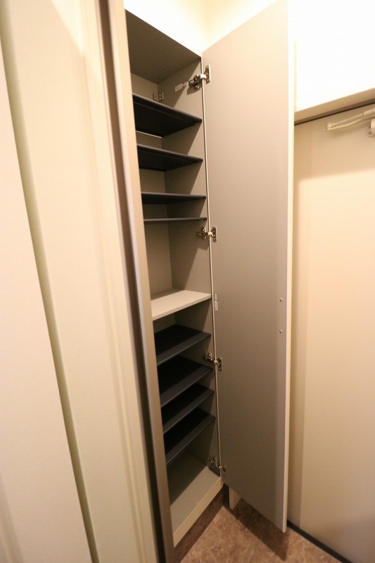 シューズボックス付きの玄関です