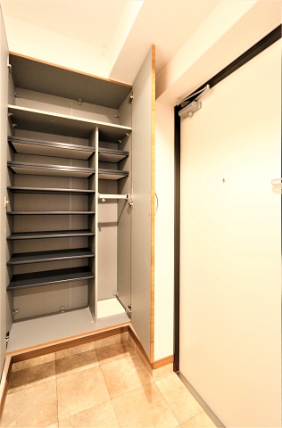 沢山の靴が収納できるシューズボックスです