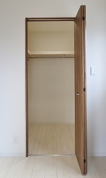 お洋服収納はこちらです